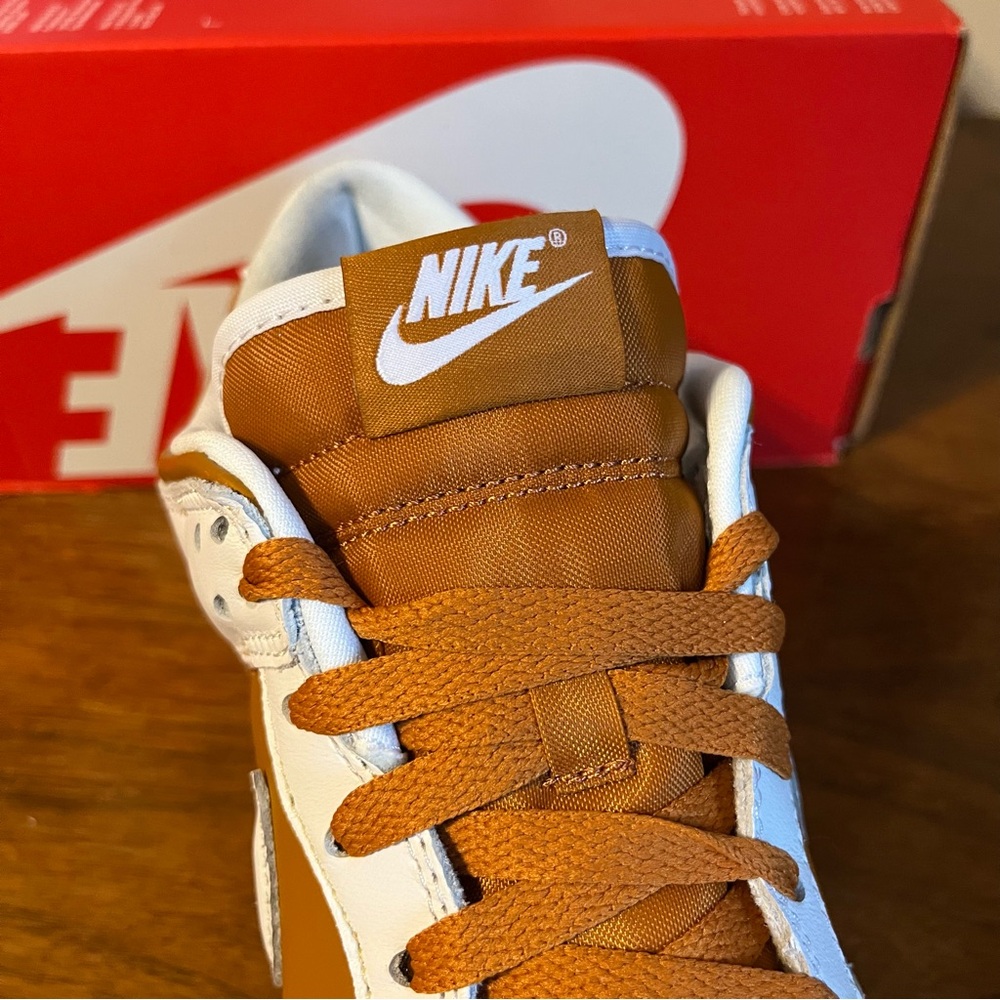 NIKE Dunk Low Reverse Dark Curry - Picture 5 of 11